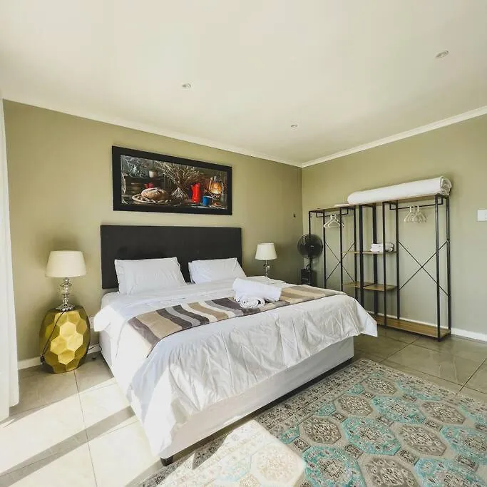 Gorgeous 5 Star Apartment In Camps Bay Città del Capo
